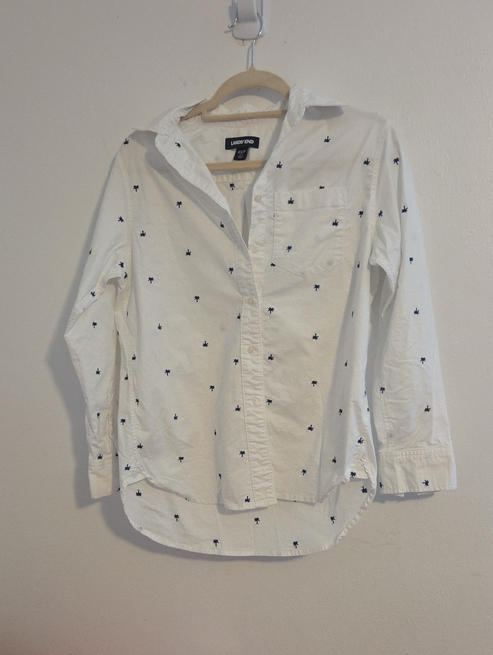 EUC Lands End White Buttondown With Tiny Black Palm Trees